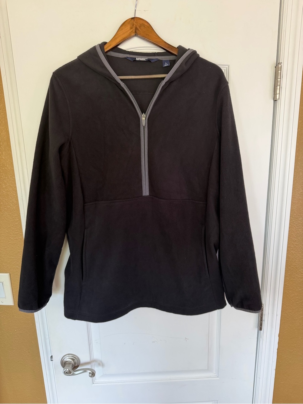 Lands' End Black Fleece Half-Zip Hooded Fleece Pullover With Kangaroo Pouch Sz L